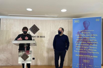 Jacob Dalmau, de l'Associació Cultural Anima't, i el regidor de Cultura i Política Lingüística, Daniel Recasens, durant la presentació.