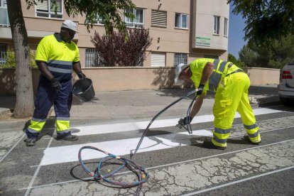 La intervenció es realitza a passos de vianants i marques de cediu el pas i stop.