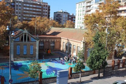 Imatge del pati de l'Escola Prat de la Riba de Reus.