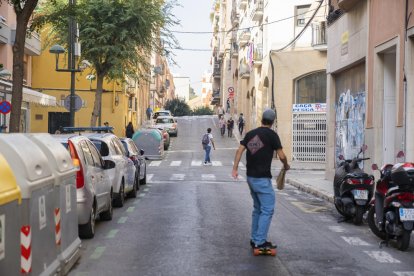 La pacificació del trànsit al carrer d'Orosi anirà acompanyada de noves zones de descans i d'ombra.