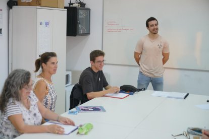 Imagen de una clase de euskera en el centro cívico de Levante de Tarragona.