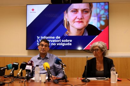 Ramon Grau, president provincial de la Creu Roja a Tarragona, i Anna Sabaté, coordinadora de l'entitat a Tarragona.