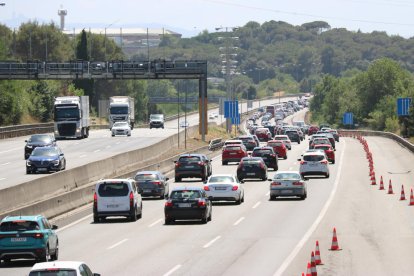 Una muerta y tres heridos por el choque de un turismo y un autocar al AP-7 en Sant Celoni