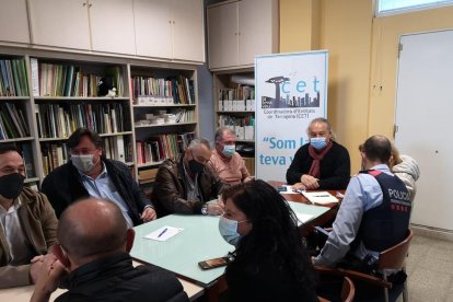 Un moment de la reunió de la CET, ahir al matí, amb Ángel Juárez al cap de taula.