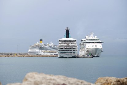 Imatge de creuers atracats al Port de Tarragona.