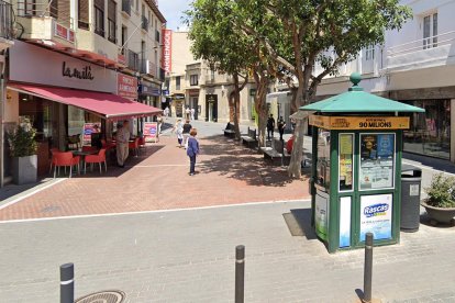 Quiosco de la ONCE en la calle de los Cafés del Vendrell.