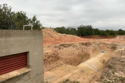 Zona de las obras para conectar una variante a la cañería principal del minitrasvase del CAT en la Ametlla de Mar.