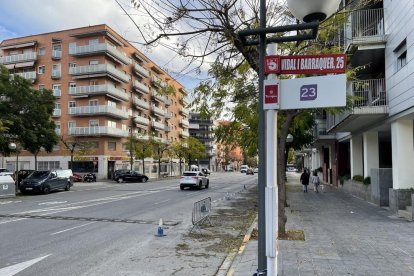 L'Ajuntament està duent aquests dies les tasques de pintura de les places d'aparcament.