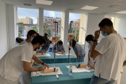 Imatge de la formació a l'aula de la Unitat de Simulació Clínica de l'Hospital Joan XXIII de Tarragona.