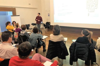 Imatge d'un taller adreçat a persones cuidadores a Reus.