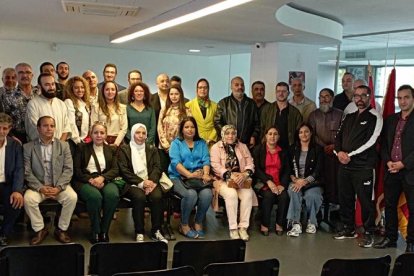 Imatge de la visita de la comunitat marroquina al Consolat General ubicat a Tarragona.