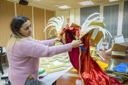 Imatge de la Comparsa L'Albada, durant els preparatius de la festa de Carnaval del 2022.