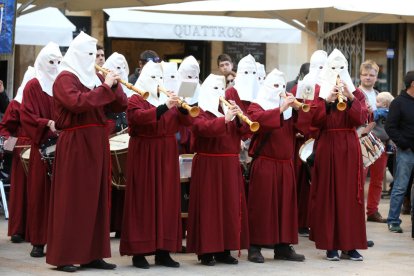 Músics d'una de les cconfraries processionals , en una imatge d'arxiu.