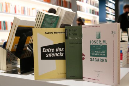 Imatge de diverses reedicions d'obres d'autors del corpus del patrimoni literari català.