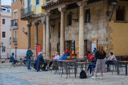 Primer día de bares y restaurantes abiertos tarda noche noche