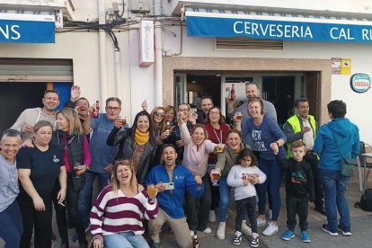 Els premiats celebren el cinqué premi del número