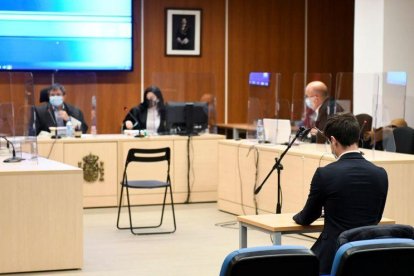 El periodista de OK Diario, Alejandro Entrambasaguas durante el juicio.