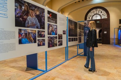 Inauguració de l'exposició '3.000 km i una porta oberta', ahir al Seminari.