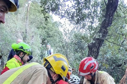 Imatge del rescat del ciclista accidentat.