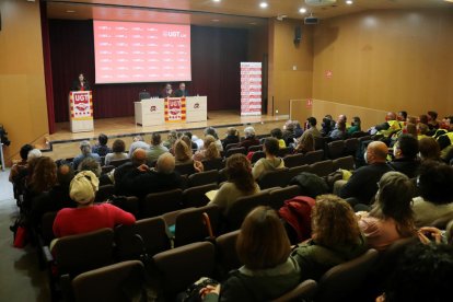 Los delegados de UGT de Tarragona han celebrado una asamblea en el Aula Magna del Campus Catalunya de la URV.