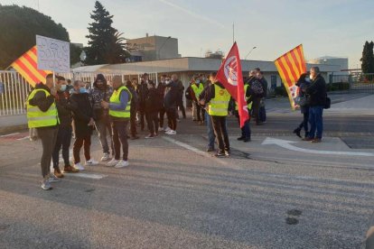 Concentración de los trabajadores de Covestro en Tarragona.