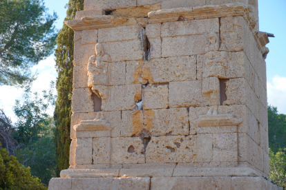 La façana davantera de la Torre dels Escipions ha resultat afectada per la darrera tempesta.