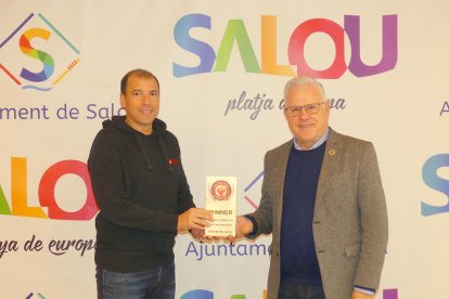 El director de la prova, Juanan Fernández, amb l'alcalde de Salou, Pere Granados.