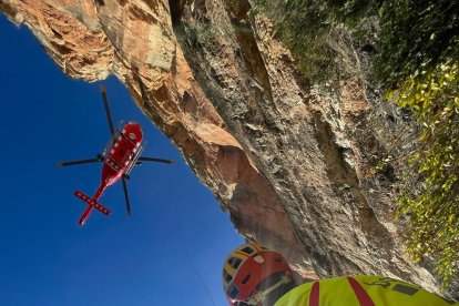 Imatge del rescat de l'escaladora a Siurana.