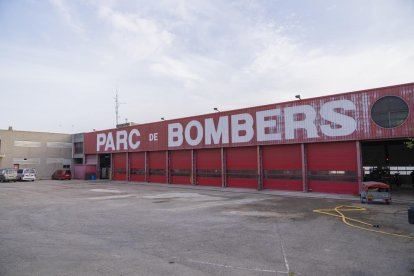 El Parc de Bombers es troba al polígon Francolí, on pròximament es renovaran la pavimentació de la calçada i les voreres.