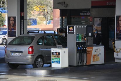 Exterior de una gasolinera del Poblenou.