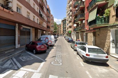 Imatge del carrer Benidorm, un dels que compta amb voreres massa estretes, segons l'AV.