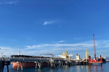 El pantalán de Repsol en las instalaciones del Port de Tarragona.