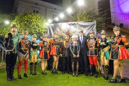 El alcalde de Tarragona con el Rey Carnestoltes y la Concubina y la entrada en la Casa Miret.