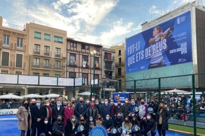 Imagen de familia de la inauguración.