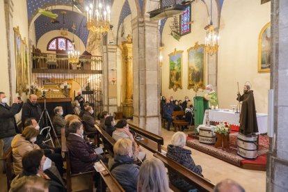 Ambos símbolos religiosos pudieron verse juntos el domingo por primera vez en tres siglos.