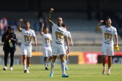 Imagen de archivo de Dani Alves con el Pumas.