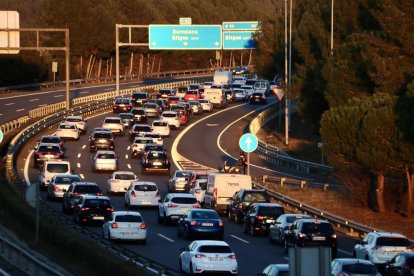 La autopista C-32 totalmente colapsada por la marcha lenta que pide su gratuidad.