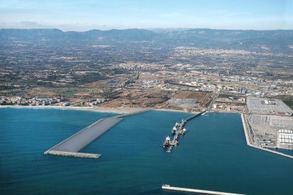 La nueva infraestructura protegerá la playa de la Pineda.