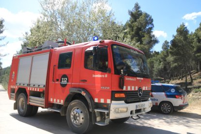 Un vehicle dels Bombers a l'incendi de Gandesa.