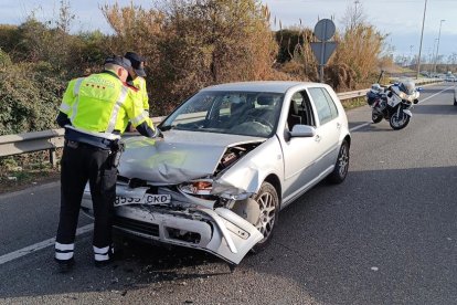 Imatge de l'estat d'un dels cotxes accidentats.