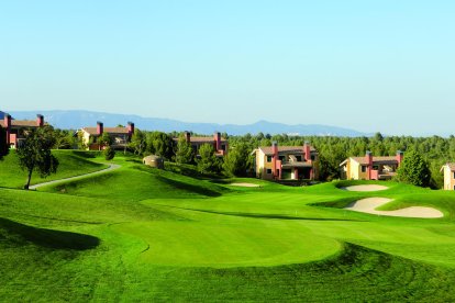 Imatge de les pistes de golf del club Bonmont Terres Noves a Mont-roig del Camp.