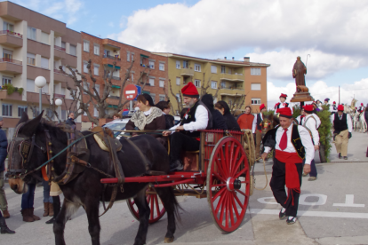 Imatge de l'Encamisada desfilant pels carrers de la vila.