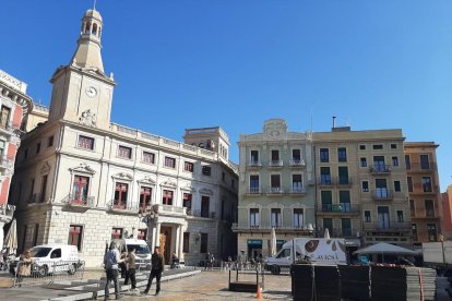 La inauguració de la pista de pàdel instal·lada a la plaça del Mercadal tindrà el divendres, 10 de març.