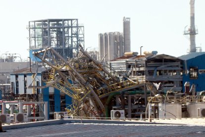 Estat en el qual va quedar la planta d'IQOXE afectada per l'explosió del 14 de gener.