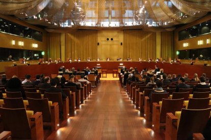 Sala gran del Tribunal de Justícia a la Unió Europea, a Luxemburg.