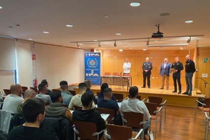 Un instante de la formación policial realizada en Cambrils por parte de la IPA Tarragona.