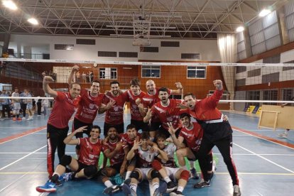 El CV Sant Pere i Sant Pau guanya i fa un pas de gegant cap al 'play-off' (0-3)