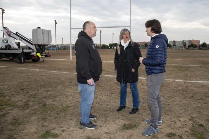 Se sustituirá el actual césped natural del campo de rugby de la Anilla Mediterráneo por césped artificial.