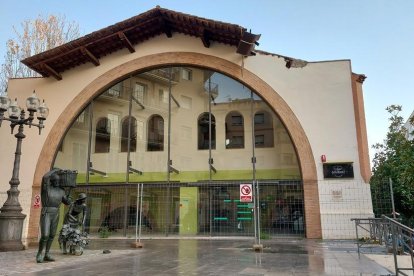 L'exterior de l'edifici del Celler de Cambrils, innactiu des de 2018.