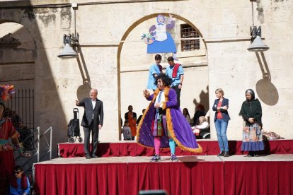 Carles Pellicer y Noemí Llauradó han estado presentes durante el espectáculo de la Vella Quaresma de Reus.